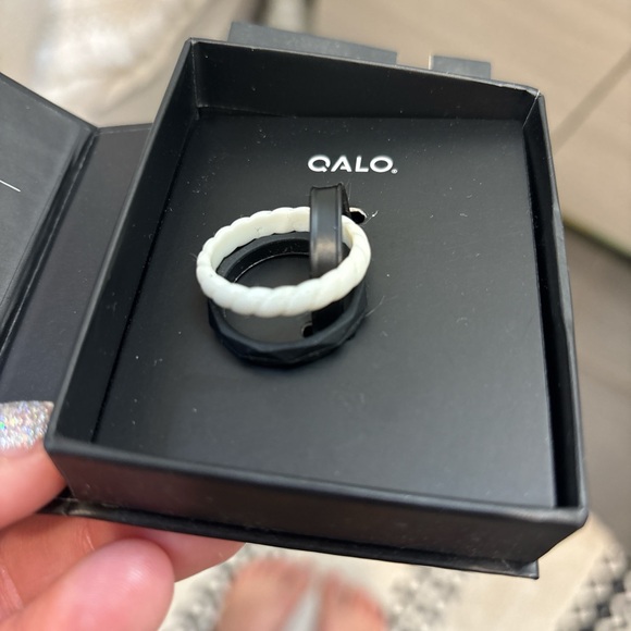 QALO Stackable Silicone Rings - White - Picture 2 of 4